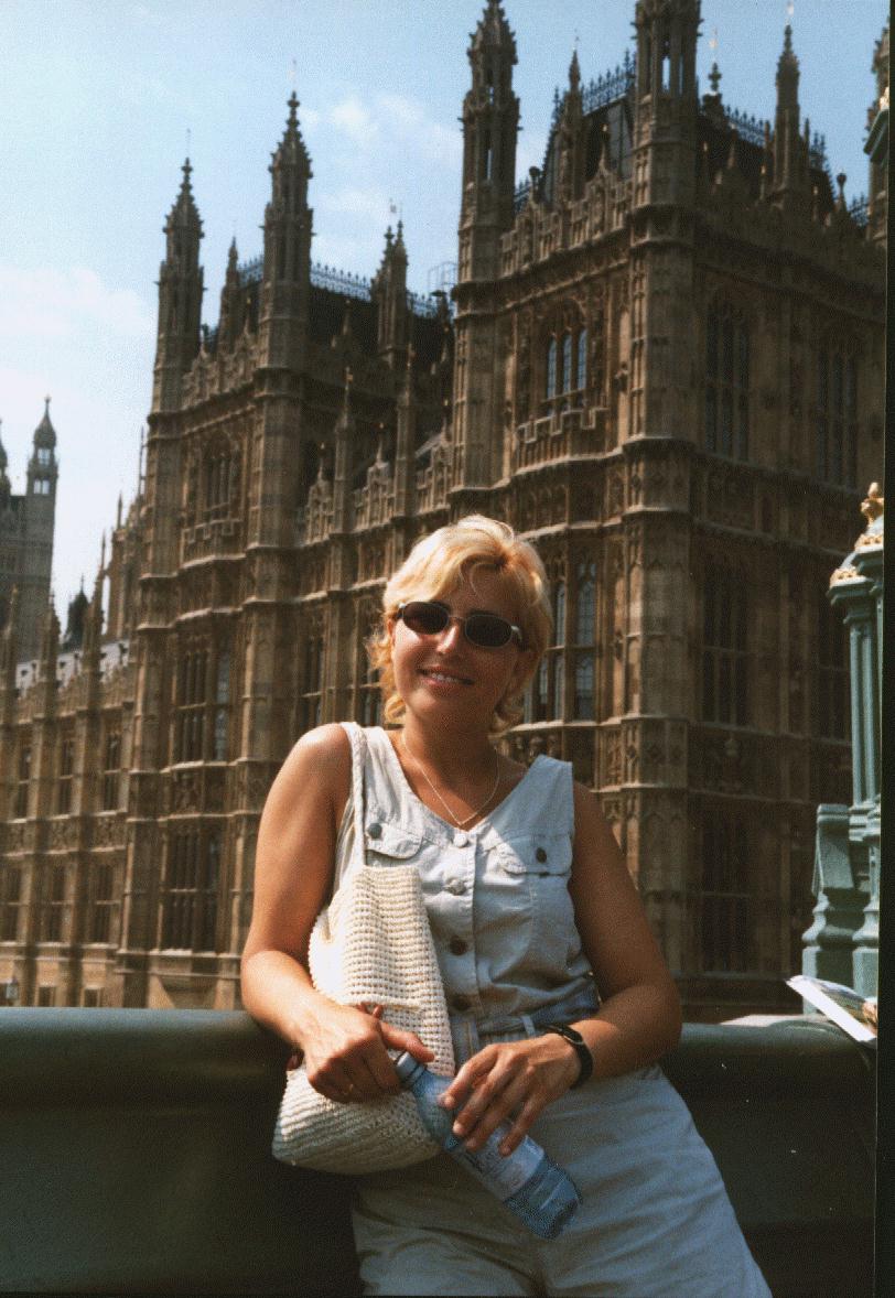 Pili on Parliament Bridge